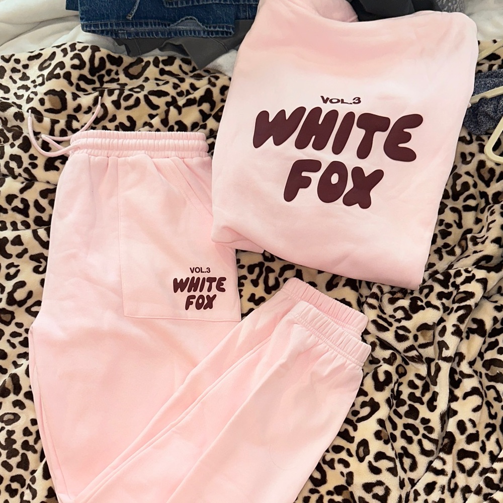 White Fox Boutique Pink Sweatshirt & Joggers Set